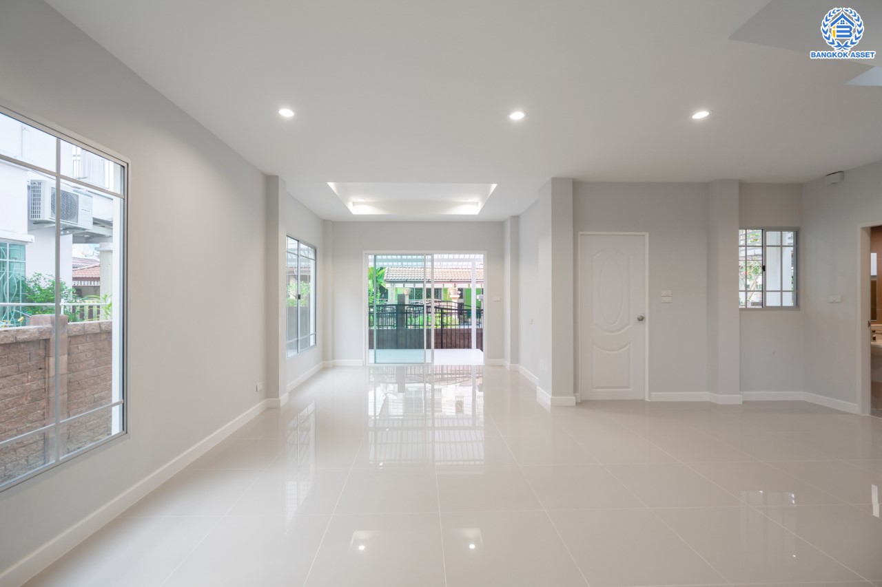 บ้านมือสองตกแต่งใหม่ ม.ธนาสิริ ปิ่นเกล้า-ราชพฤกษ์ เนื้อที่ 37.5 ตร.ว. บ้านแฝดหลังใหญ่ ตอบโจทย์ทุกการอยู่อาศัย ฟังก์ชัน 3 ห้องนอน 3 ห้องน้ำ 2 ที่จอดรถ บนทำเลติดถนนราชพฤกษ์ ใกล้วงเวียนพระราม5 รถไฟฟ้า "สถานีบางรักน้อยท่าอิฐ" และ จุดทางด่วน "กาญจนาภิเษก"